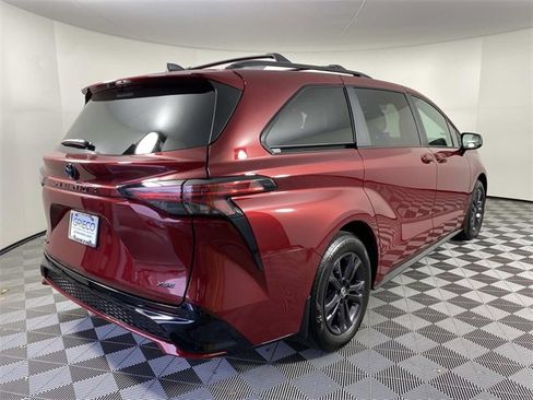 Used 2025 Toyota Sienna XSE image 10