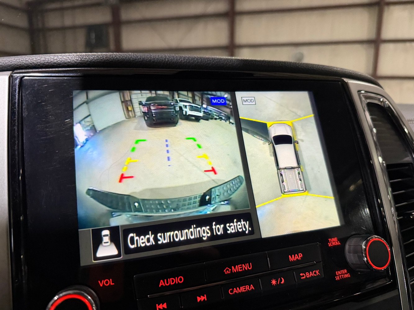 Used 2020 Nissan Titan SL w/ Moonroof Package AWD/4WD image 31