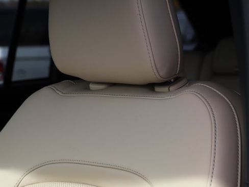 New 2025 Jeep Grand Cherokee Limited image 12