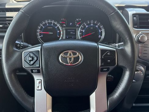 Used 2017 Toyota 4Runner SR5 AWD/4WD image 23
