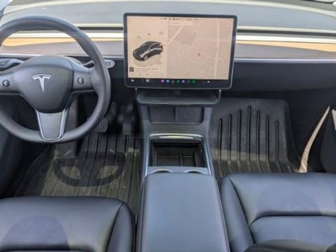 Used 2023 Tesla Model Y Long Range image 21