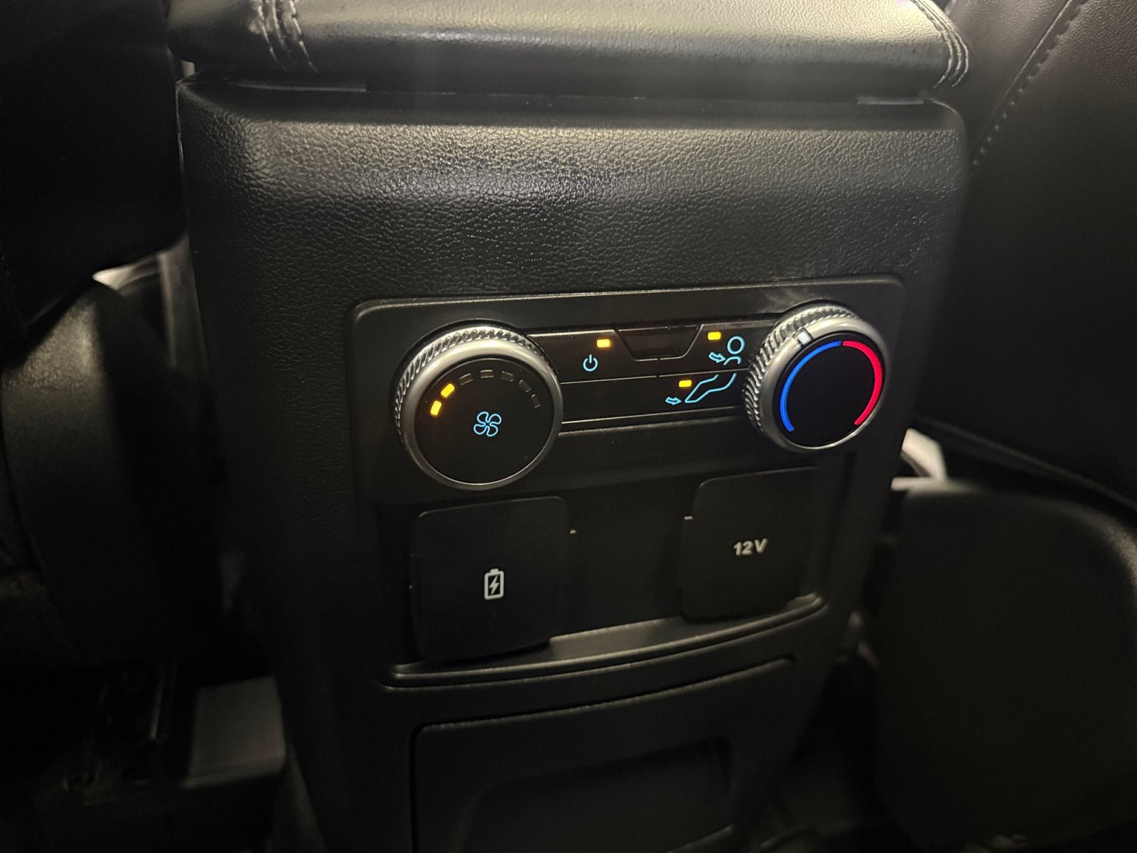 Used 2022 Ford Explorer XLT w/ Equipment Group 202A AWD/4WD image 23