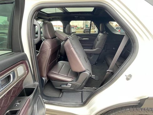 Used 2025 Ford Explorer Platinum w/ LUX Leather Package image 18