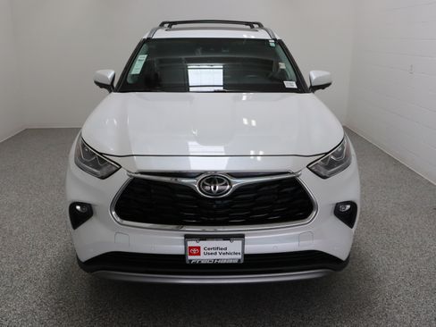 Certified 2026 Toyota Highlander Platinum AWD/4WD image 3