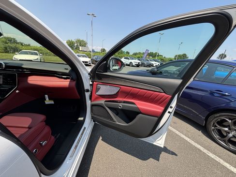 Used 2025 Maserati Grecale Folgore AWD/4WD image 35