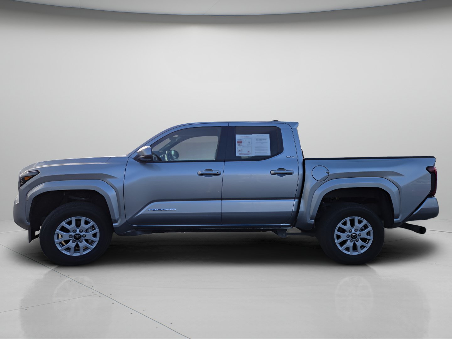 Used 2025 Toyota Tacoma SR5 AWD/4WD image 19