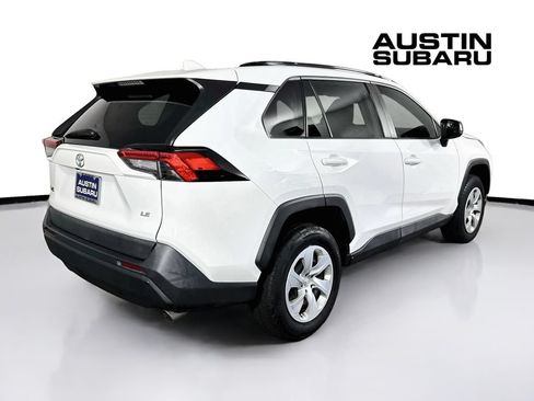 Used 2020 Toyota RAV4 LE FWD image 7
