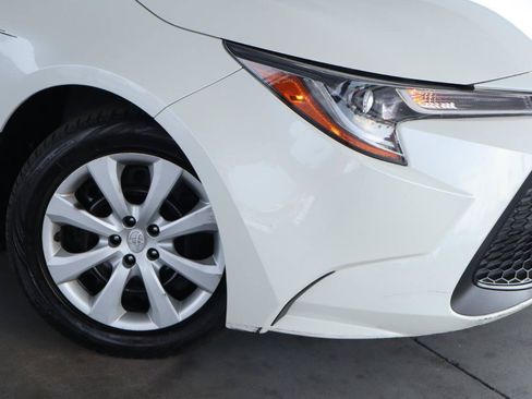 Used 2021 Toyota Corolla LE FWD image 3