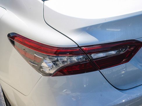 Used 2022 Toyota Camry XLE FWD image 11