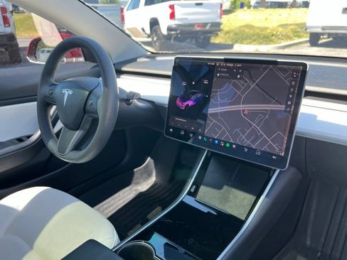 Used 2020 Tesla Model 3 Standard Range Plus RWD image 17