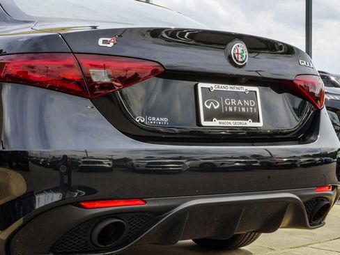 Used 2023 Alfa Romeo Giulia Veloce AWD/4WD image 13