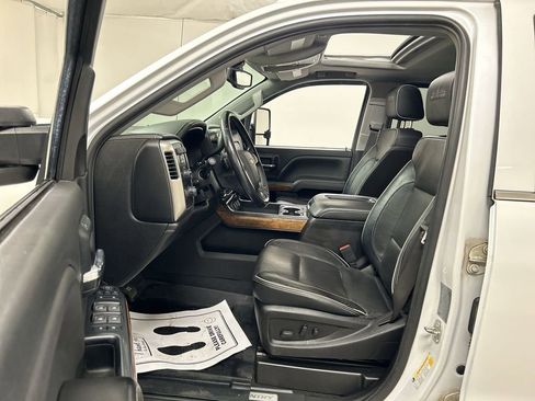 Used 2019 Chevrolet Silverado 3500 High Country w/ Duramax Plus Package image 9