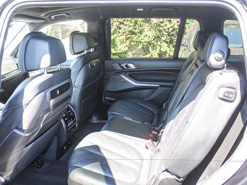 Used 2023 BMW X7 xDrive40i w/ M Sport Package AWD/4WD image 17