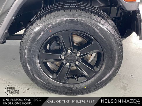 Used 2019 Jeep Wrangler Unlimited Sahara image 10