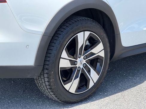 Used 2024 Volvo V60 B5 Cross Country Plus image 13