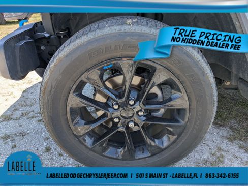 Used 2023 Jeep Wrangler Unlimited Sahara w/ Cold Weather Group AWD/4WD image 11