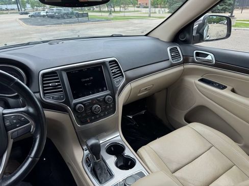 Used 2018 Jeep Grand Cherokee Limited w/ Luxury Group II AWD/4WD image 2