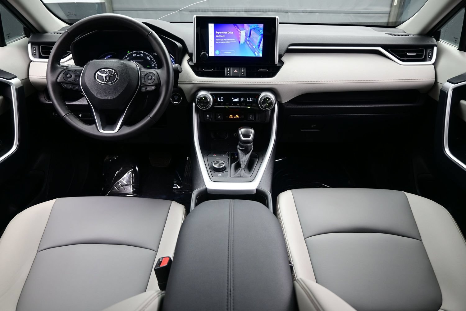 Used 2025 Toyota RAV4 XLE Premium w/ Weather Package AWD/4WD image 17