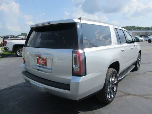 Used 2019 GMC Yukon XL SLT w/ Open Road Package AWD/4WD image 5