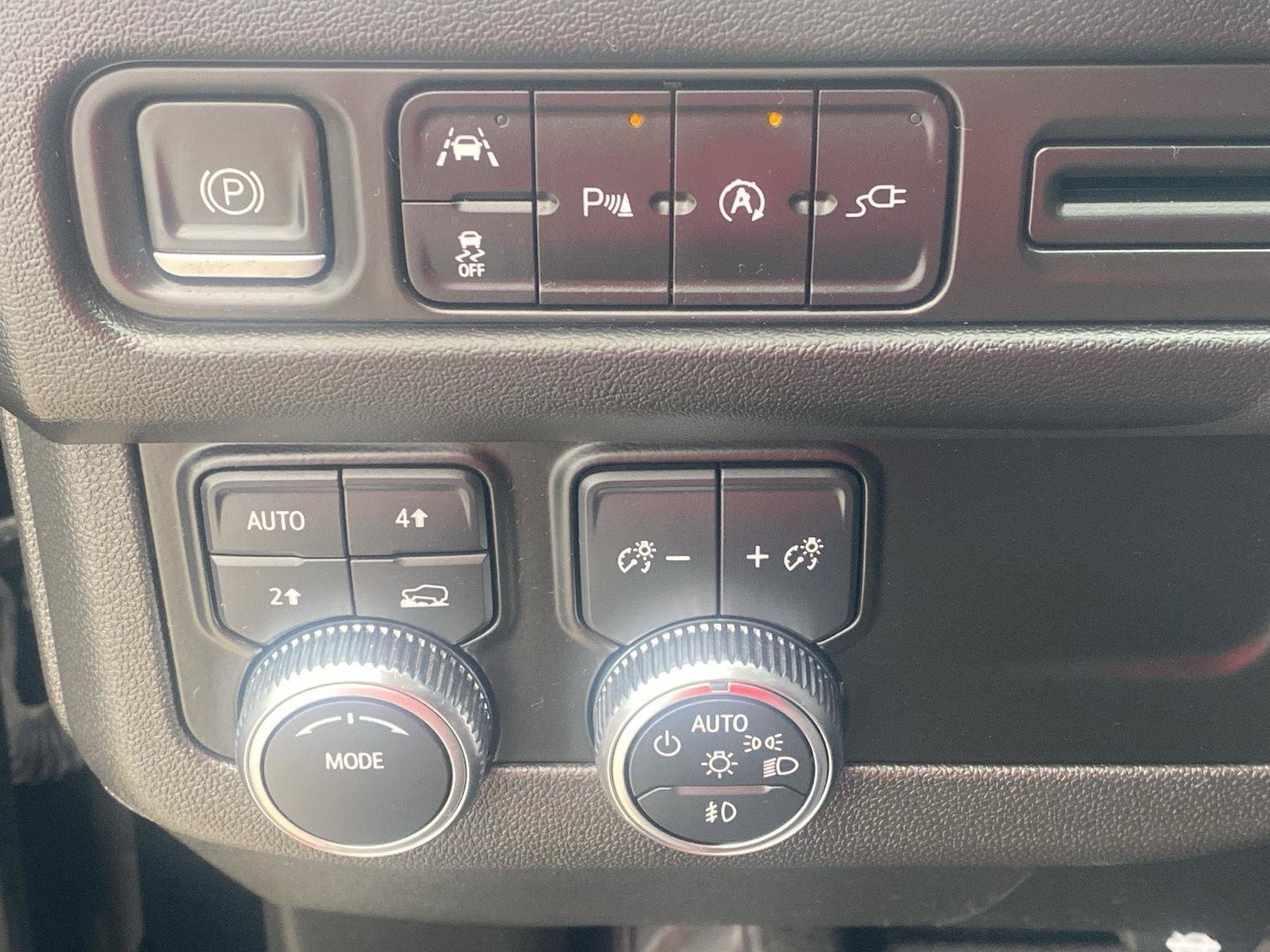 Used 2022 GMC Yukon SLE AWD/4WD image 17