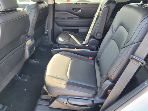Used 2025 Nissan Pathfinder SL w/ SL Premium Package FWD image 11