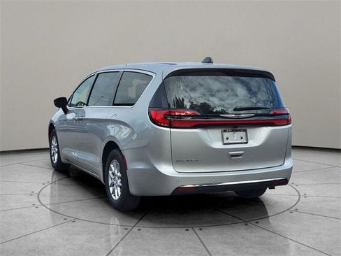 New 2026 Chrysler Pacifica Select image 10
