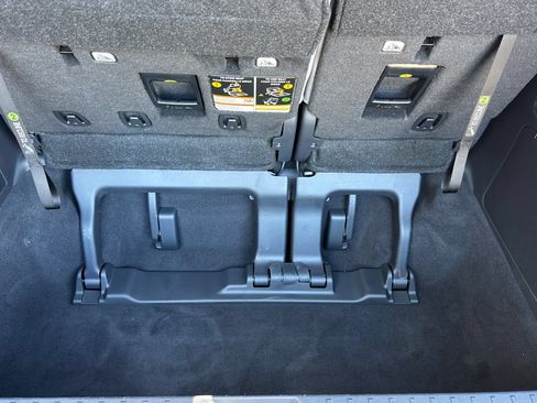 Used 2026 Toyota Sienna XLE FWD image 21