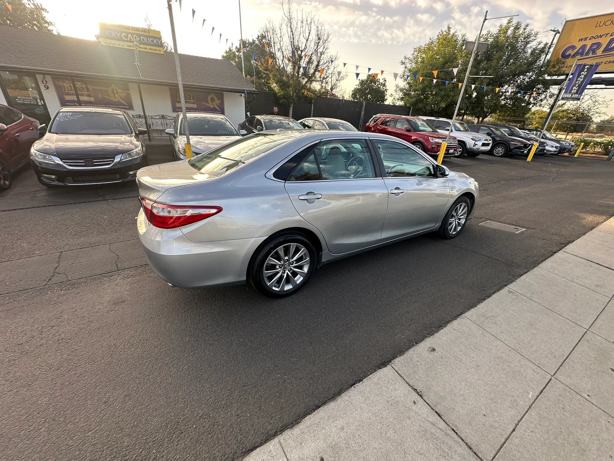 Used 2016 Toyota Camry XLE FWD image 5