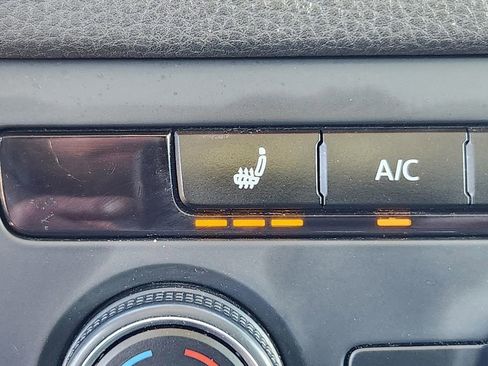 Used 2016 Volkswagen Tiguan SE image 28