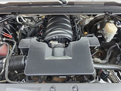 Used 2017 Chevrolet Suburban LT image 16