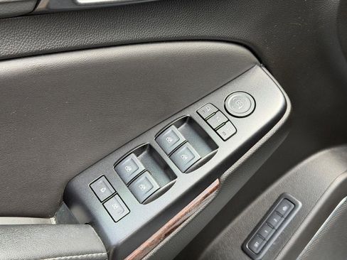 Used 2019 GMC Yukon SLT w/ Premium Edition AWD/4WD image 16