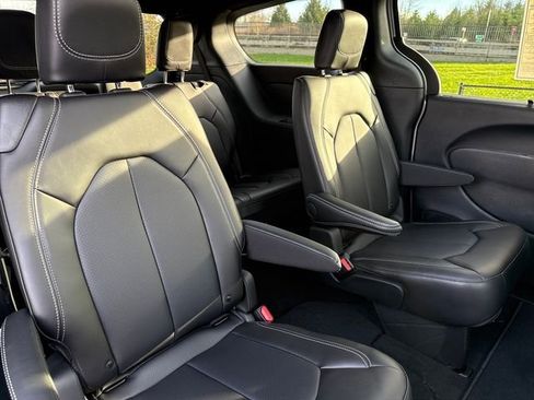 New 2026 Chrysler Pacifica Select image 35