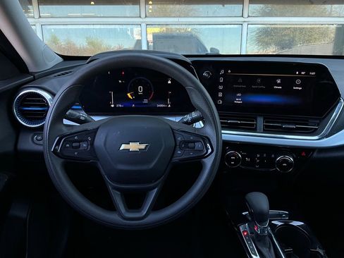 Used 2025 Chevrolet Trax LT image 13