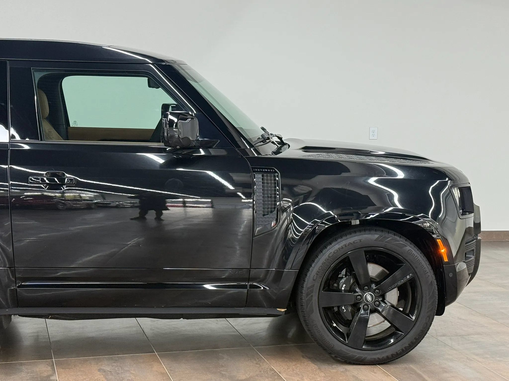 Used 2024 Land Rover Defender 90 V8 AWD/4WD image 16