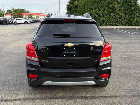 Used 2019 Chevrolet Trax LT w/ LT Convenience Package FWD image 4