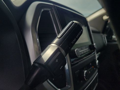 Used 2024 Nissan Titan SV w/ SV Convenience Package image 15