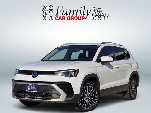 Used 2025 Volkswagen Taos SE image 1