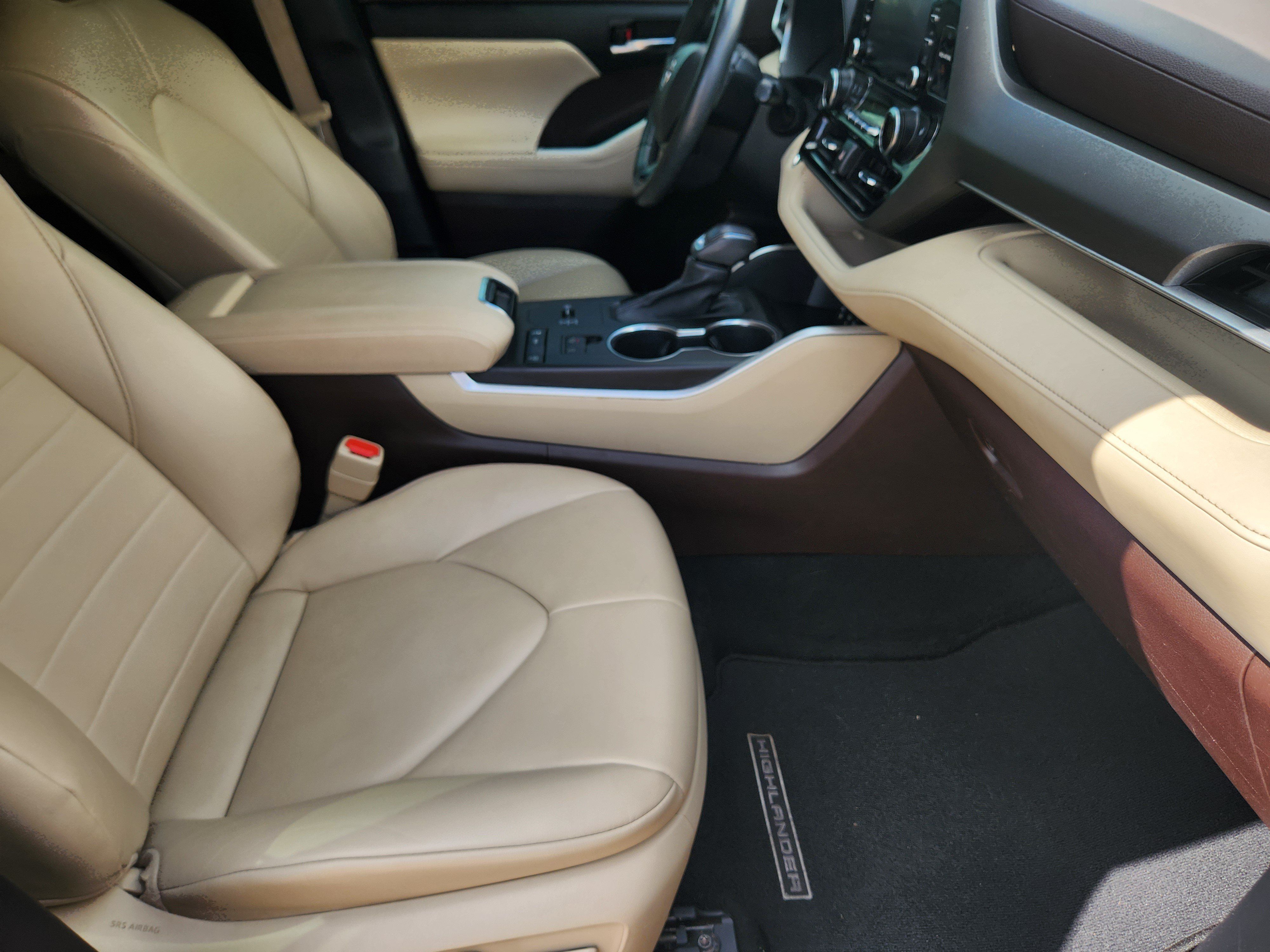 Used 2022 Toyota Highlander XLE FWD image 10