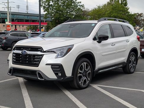 Used 2025 Subaru Ascent Touring AWD/4WD image 8