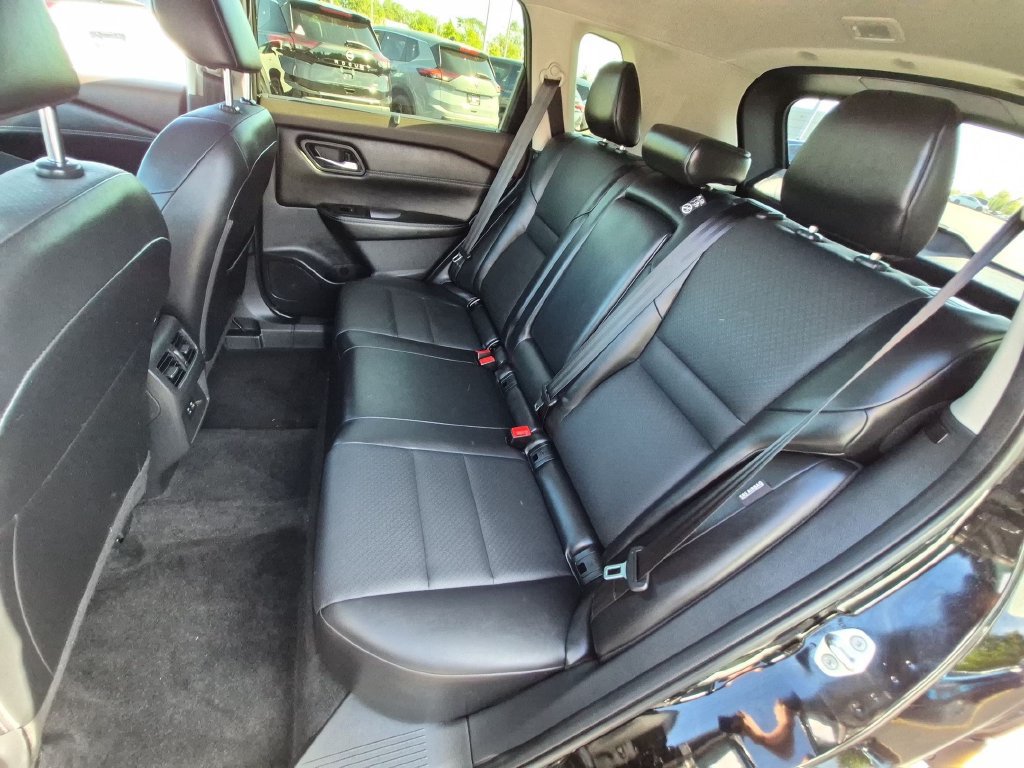 Used 2023 Nissan Rogue SV w/ SV Premium B Package AWD/4WD image 23