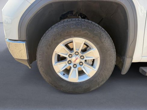 Used 2021 GMC Sierra 1500 4x4 Crew Cab w/ Sierra Value Package image 14