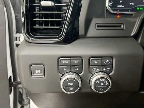Used 2025 GMC Sierra 1500 AT4 AWD/4WD image 19