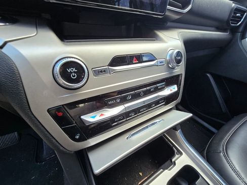 Used 2023 Ford Explorer XLT w/ Equipment Group 202A image 13