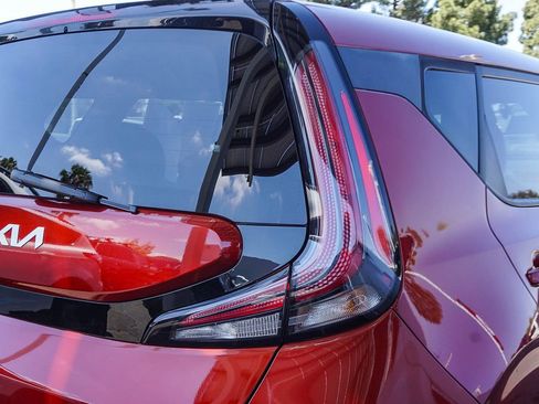Certified 2023 Kia Soul LX w/ LX Technology Package FWD image 8