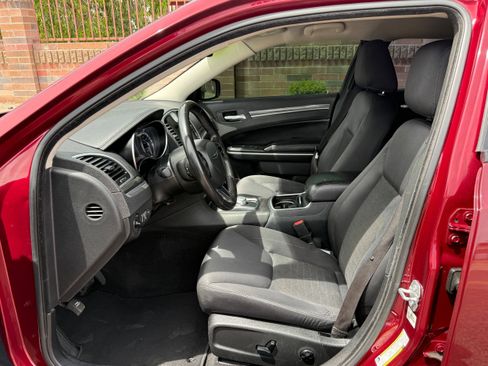 Used 2021 Chrysler 300 Touring w/ Sport Appearance Package RWD image 6