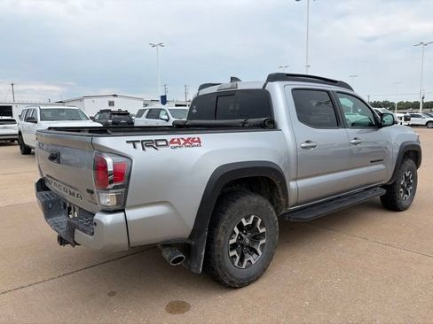 Used 2022 Toyota Tacoma TRD Off-Road w/ TRD Premium Off Road Package AWD/4WD image 3