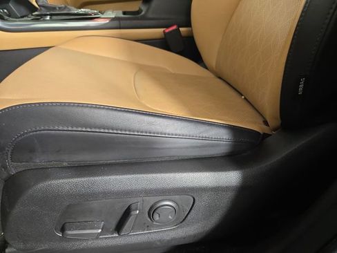 Used 2024 Kia Carnival EX FWD image 29