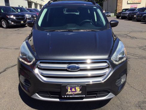 Used 2017 Ford Escape SE w/ Equipment Group 201A AWD/4WD image 3