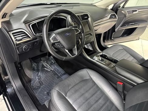 Used 2017 Ford Fusion SE w/ Fusion SE Technology Package FWD image 12