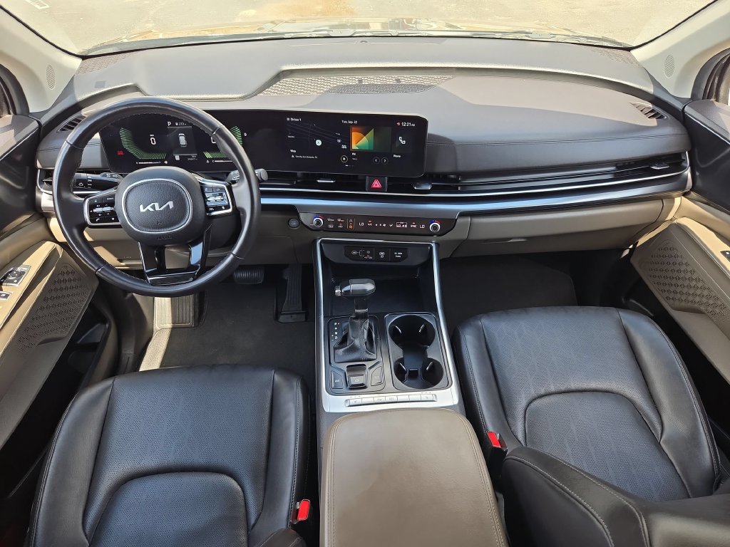 Used 2025 Kia Carnival FWD image 18